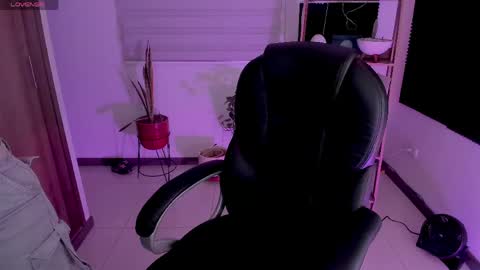 Tania Velvet online show from April 19, 2026, 2:55 am