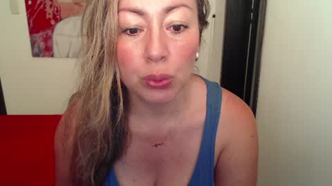 Snapshot of tanyagrace chatting on June 30, 2026, 11:28 pm Christmas online show from June 30, 2026, 11:28 pm