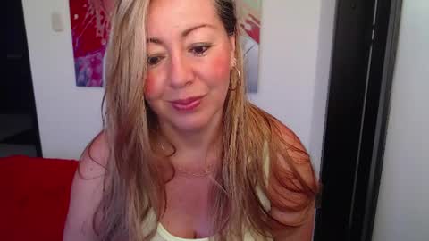 Snapshot of tanyagrace chatting on July 24, 2026, 11:14 pm Christmas online show from July 24, 2026, 11:14 pm
