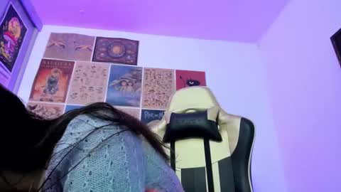 Snapshot of tara_hs chatting on January 4, 2025, 7:34 pm online show from January 4, 2025, 7:34 pm