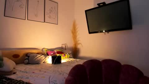 Dani independent model  online show from November 30, 2025, 8:13 pm