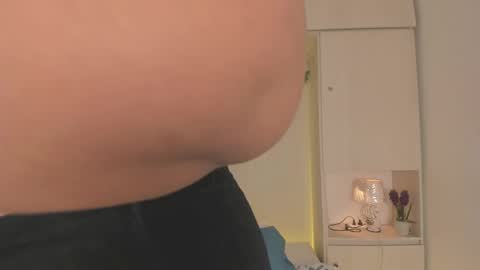  T A R A  online show from February 25, 2026, 4:22 am