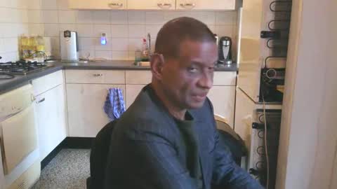 Genaro Thode online show from November 20, 2025, 10:48 am