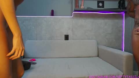 tassiarauj online show from January 7, 2026, 1:57 pm