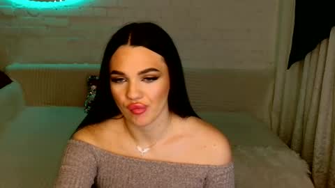 tasty_babyy online show from December 6, 2024, 7:45 pm