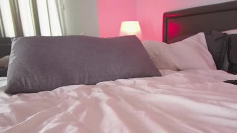 RHEA  pronanciation like Reya   online show from November 7, 2025, 9:31 am