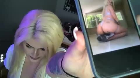 Riley Jade online show from April 15, 2026, 9:26 pm