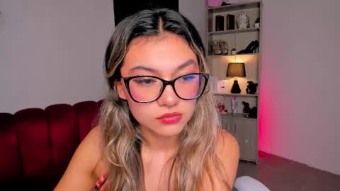Snapshot of tatiana_mendoza chatting on November 4, 2025, 1:10 pm tatiana_mendoza online show from November 4, 2025, 1:10 pm