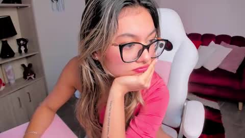 Snapshot of tatiana_mendoza chatting on December 1, 2025, 5:07 pm tatiana_mendoza online show from December 1, 2025, 5:07 pm