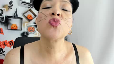 tatiana_sofiaa online show from October 31, 2025, 1:56 pm