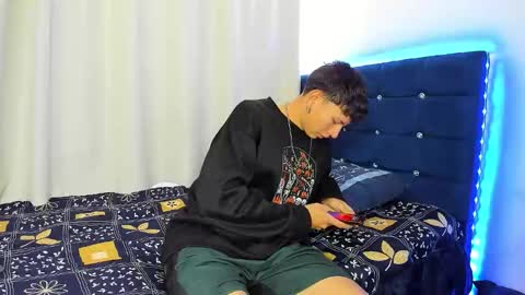 tatiiana_n_damian online show from September 21, 2025, 1:57 pm