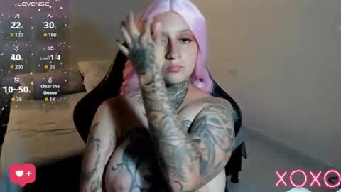 Snapshot of tatoo_girl chatting on November 15, 2025, 7:43 pm jess online show from November 15, 2025, 7:43 pm