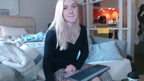 tattoobbgirl online show from February 12, 2025, 3:49 pm