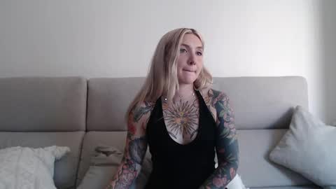 tattoobbgirl online show from September 16, 2025, 2:40 pm