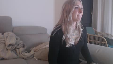 tattoobbgirl online show from November 26, 2025, 5:47 pm