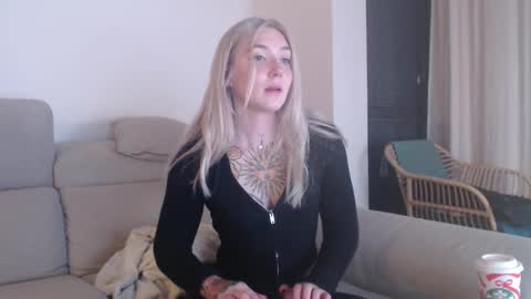 tattoobbgirl online show from December 4, 2025, 5:54 pm