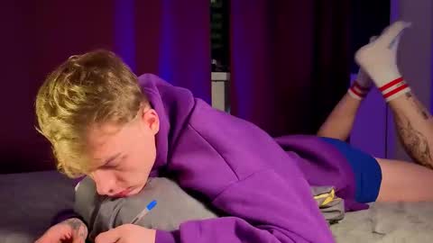 Alex but u can call me Theo online show from December 15, 2025, 5:39 pm