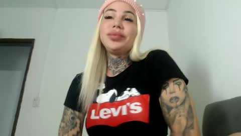 tatuada_safada online show from June 19, 2026, 6:56 pm