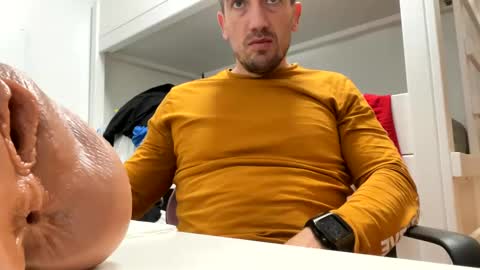 Tatuador40 online show from December 6, 2024, 7:01 pm