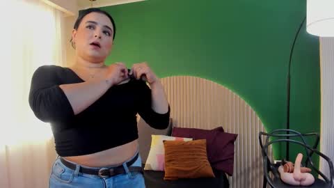 Snapshot of taylor_bennet chatting on November 16, 2025, 12:22 pm Taylor Bennet online show from November 16, 2025, 12:22 pm