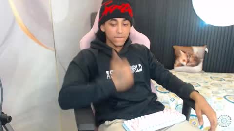 Taylor online show from April 17, 2026, 1:52 am