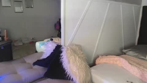 Taylor 3 online show from November 14, 2025, 3:27 am