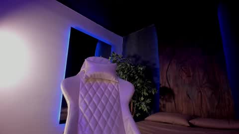 Snapshot of taylor_jonnees chatting on February 17, 2025, 4:26 pm Taylor  Help me to get 100 thumbs up online show from February 17, 2025, 4:26 pm