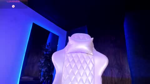 Snapshot of taylor_jonnees chatting on October 4, 2025, 4:38 pm Taylor  Help me to get 100 thumbs up online show from October 4, 2025, 4:38 pm