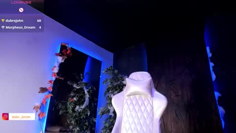 Snapshot of taylor_jonnees chatting on October 14, 2025, 5:03 pm Taylor  Help me to get 100 thumbs up online show from October 14, 2025, 5:03 pm