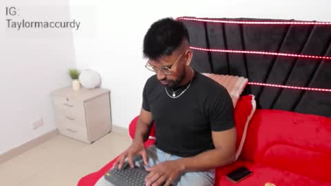 Snapshot of taylormaccurdy_ chatting on December 1, 2025, 2:00 pm taylormaccurdy_ online show from December 1, 2025, 2:00 pm