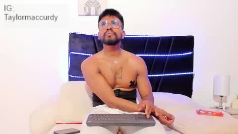 taylormaccurdy_ online show from December 17, 2025, 4:02 pm