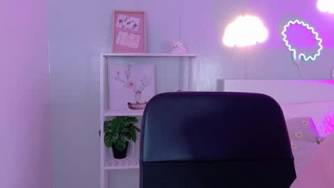 Snapshot of taylorsmitth_ chatting on November 11, 2025, 11:21 am TAYLOR online show from November 11, 2025, 11:21 am