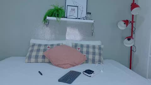 Snapshot of taylorsmitth_ chatting on November 19, 2025, 11:32 am TAYLOR online show from November 19, 2025, 11:32 am