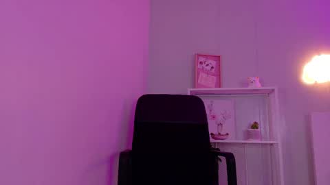 Snapshot of taylorsmitth_ chatting on November 21, 2025, 11:31 am TAYLOR online show from November 21, 2025, 11:31 am