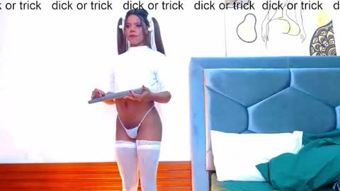 Tayra...  online show from October 29, 2025, 6:26 am