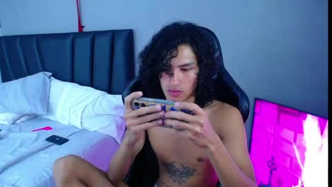 Tayron online show from April 16, 2026, 6:41 pm