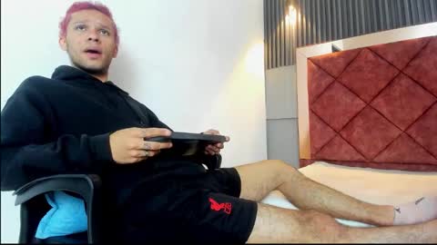 Snapshot of tayson_scott chatting on December 22, 2025, 12:13 pm Tayson online show from December 22, 2025, 12:13 pm