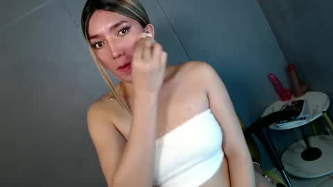 ellaine online show from February 3, 2025, 3:53 am