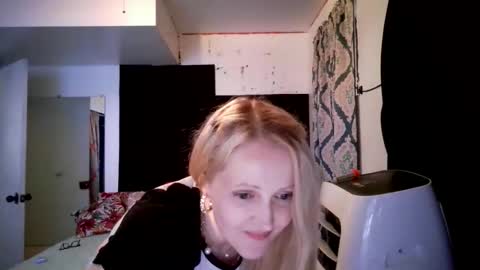 Teah Love online show from May 24, 2026, 8:41 am