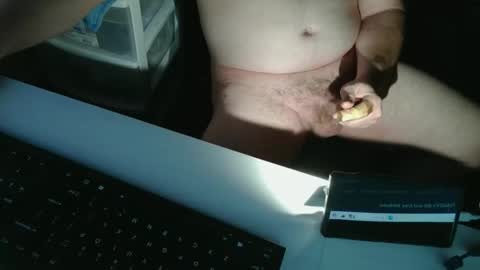 Snapshot of techskiota chatting on November 25, 2025, 10:10 pm Tech online show from November 25, 2025, 10:10 pm