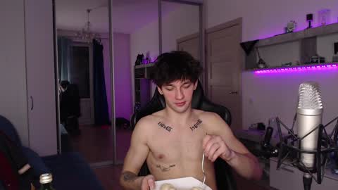 Snapshot of teddy_mode chatting on December 7, 2024, 6:59 pm Teddy online show from December 7, 2024, 6:59 pm