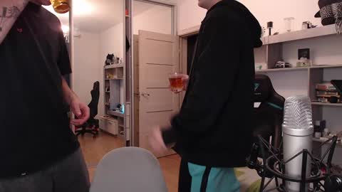 Snapshot of teddy_mode chatting on December 9, 2024, 4:37 pm Teddy online show from December 9, 2024, 4:37 pm