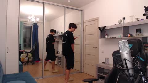 Snapshot of teddy_mode chatting on December 13, 2024, 3:11 pm Teddy online show from December 13, 2024, 3:11 pm