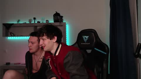 Snapshot of teddy_mode chatting on December 16, 2024, 3:51 am Teddy online show from December 16, 2024, 3:51 am