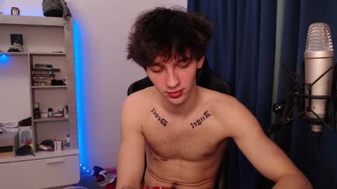 Snapshot of teddy_mode chatting on December 18, 2024, 6:21 am Teddy online show from December 18, 2024, 6:21 am