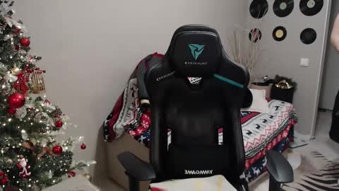 Teddy online show from December 20, 2025, 3:57 am