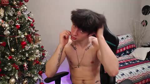 Teddy online show from December 21, 2025, 10:28 pm