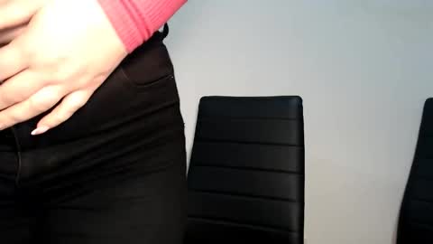 Teeyara  online show from October 9, 2025, 7:50 am