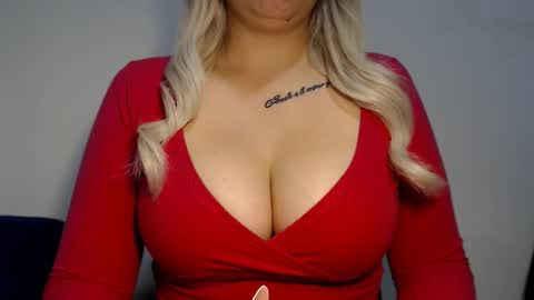 Teeyara  online show from October 11, 2025, 6:45 am