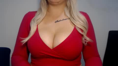 Teeyara  online show from October 12, 2025, 6:45 am